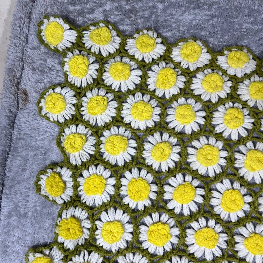 Vintage Crochet Daisy Afghan Blanket White Yellow Green Floral Throw 56x46
